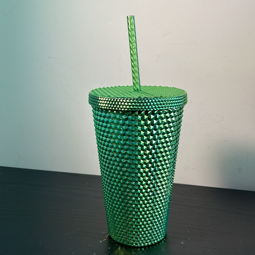 Starbucks 2023 Limited Edition
Metallic Green Cold Cup - Picture 4 of 7